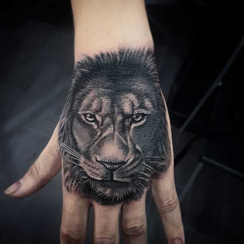old-school-lion-hand-tattoo-3