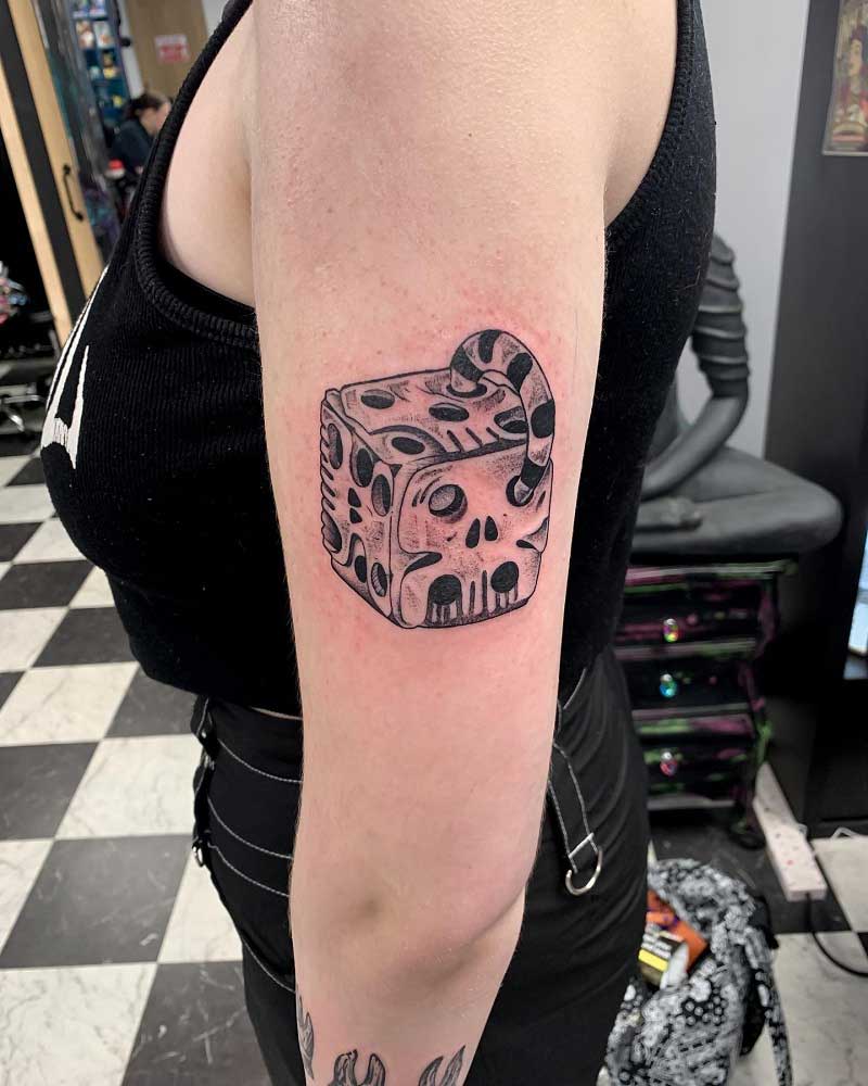 oogie-boogie-dice-tattoo-1
