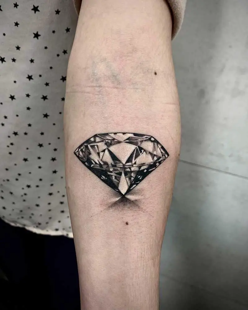 realistic-diamond-tattoo-2