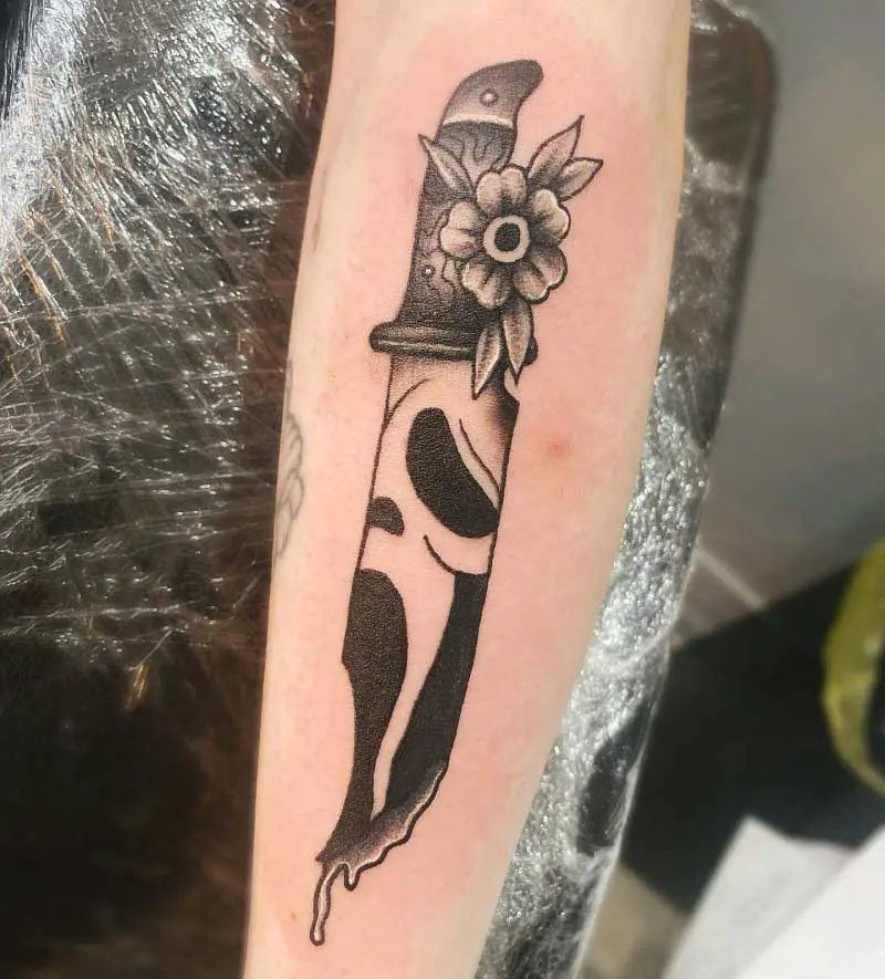 scream-knife-tattoo-1