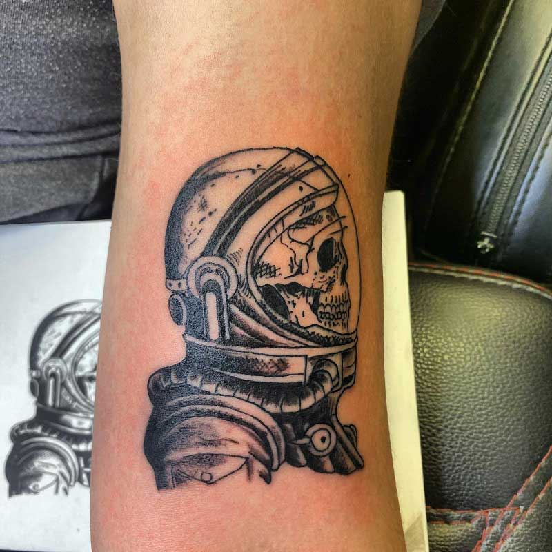 skull-astronaut-tattoo-1
