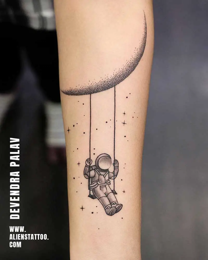 small-astronaut-tattoo-2