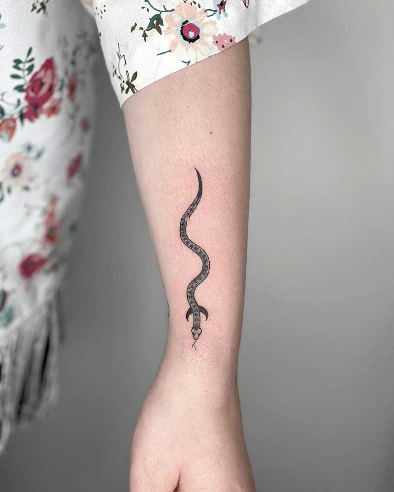 snake-minimalist-tattoo-1