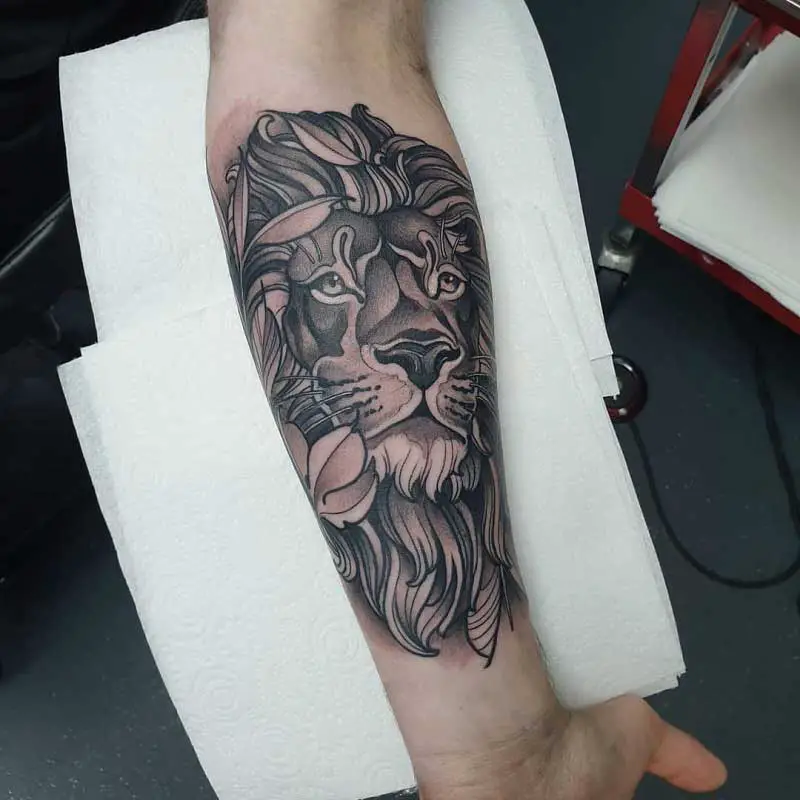 traditional-lion-hand-tattoo-3