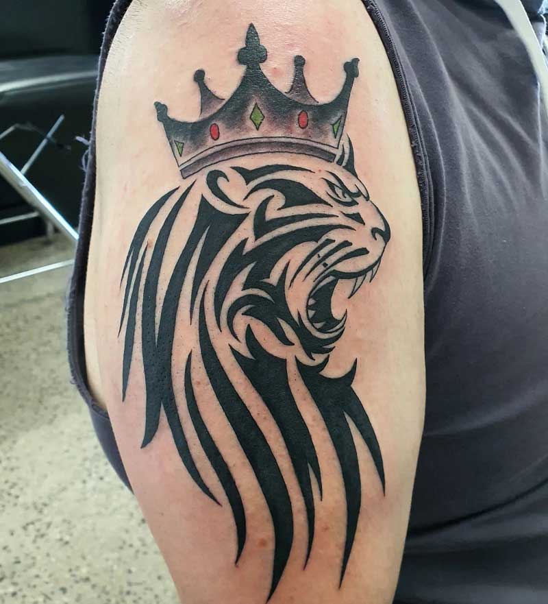 tribal-lion-hand-tattoo-2