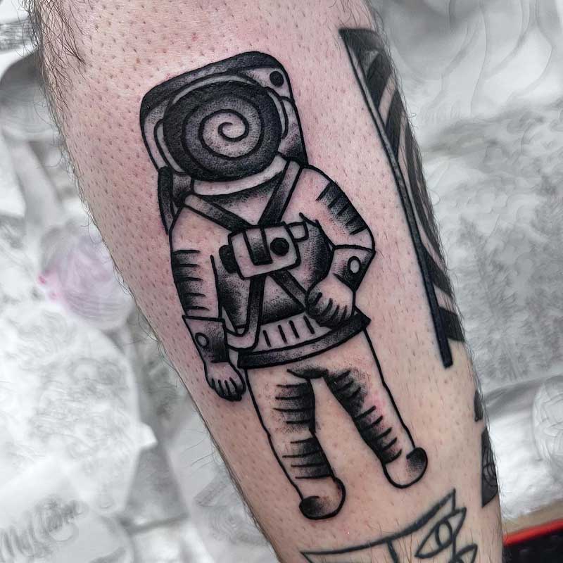 vintage-astronaut-tattoo-2