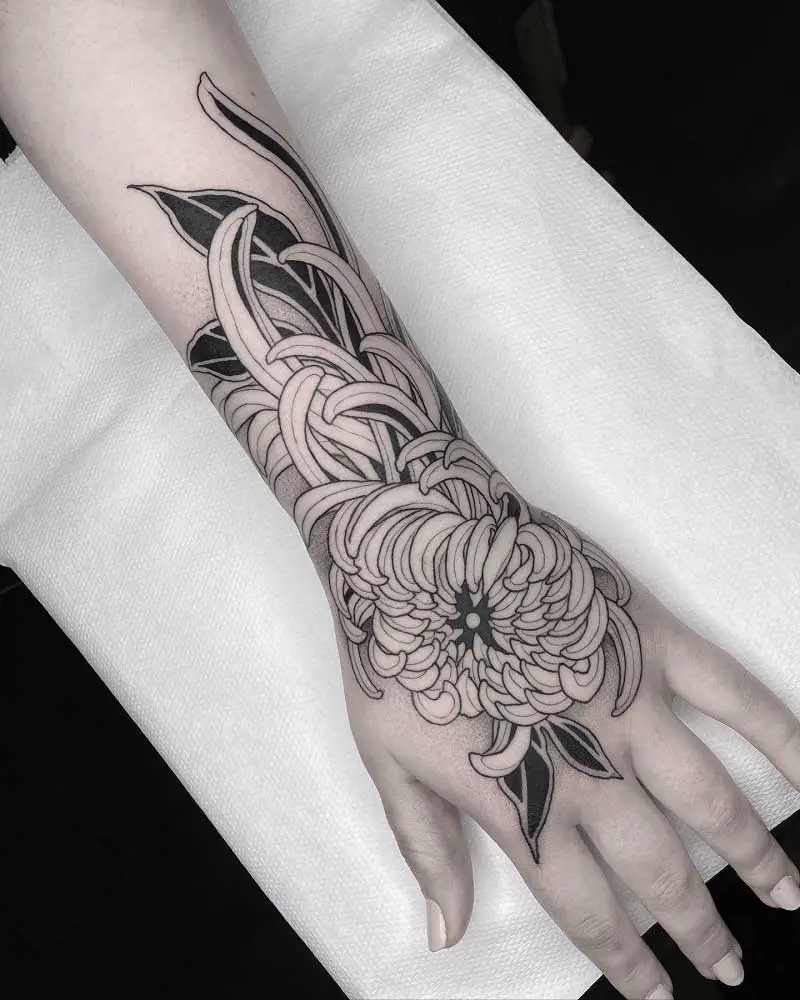 chrysanthemum-line-tattoo-2