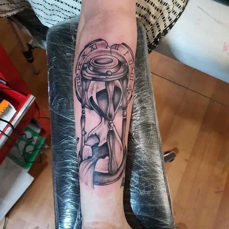 hourglass-clock-tattoo-1