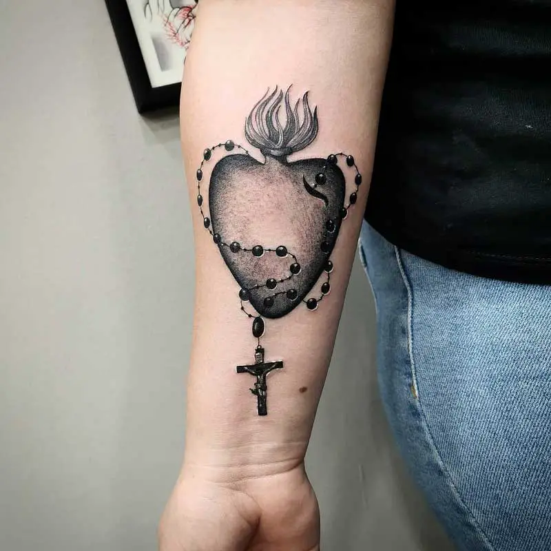 realistic-sacred-heart-tattoo-3