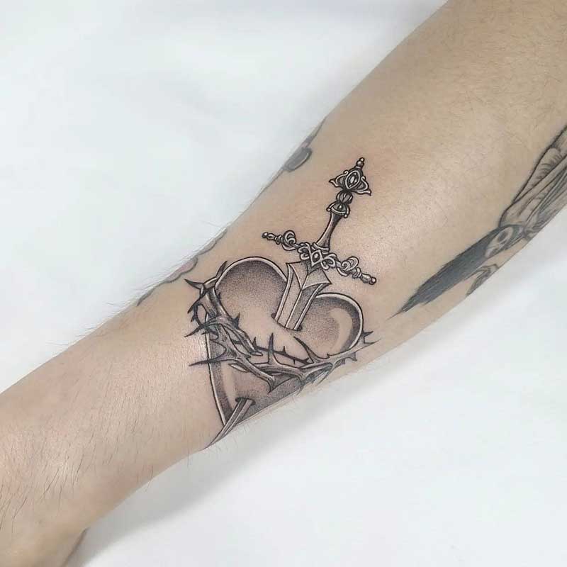 sacred-heart-dagger-tattoo-2