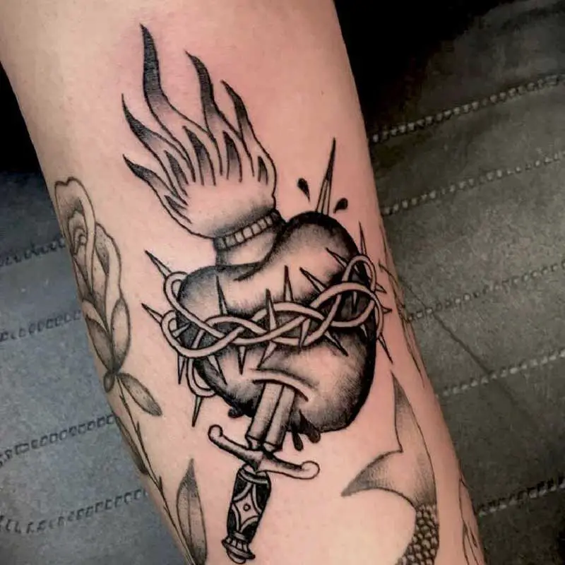 sacred-heart-dagger-tattoo-3