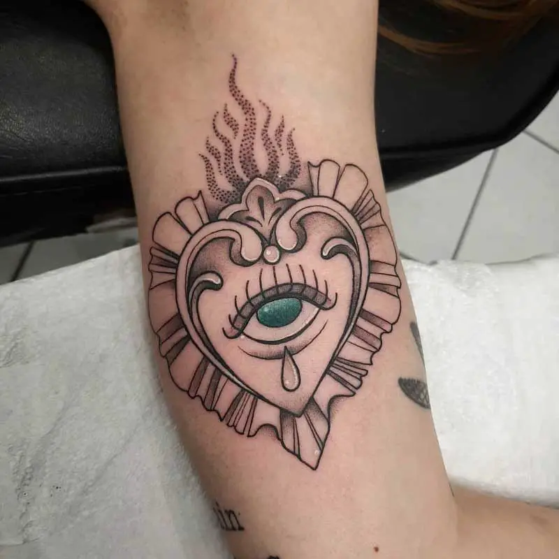 sacred-heart-eye-tattoo-2