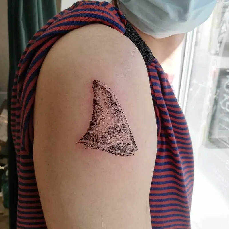 shark-fin-tattoo-2