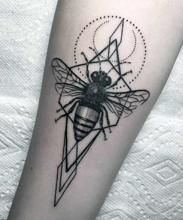 geometric-bee-tattoo-2