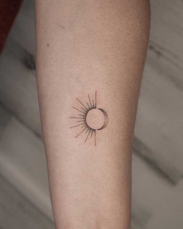 minimalist-sun-tattoo-3