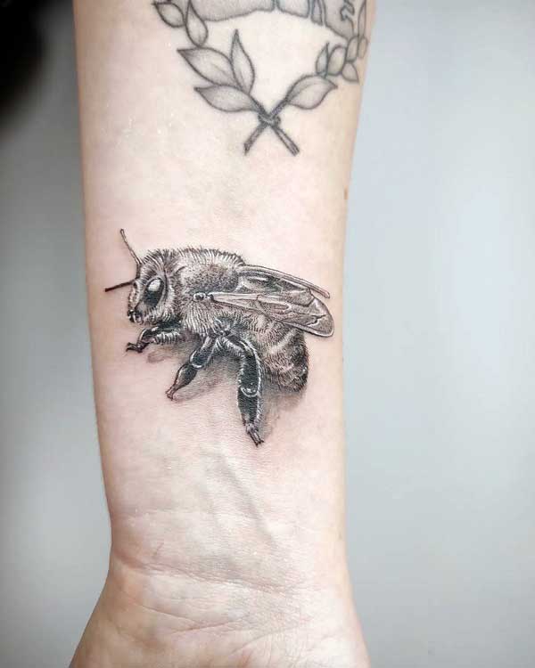 realistic-bee-tattoo-3