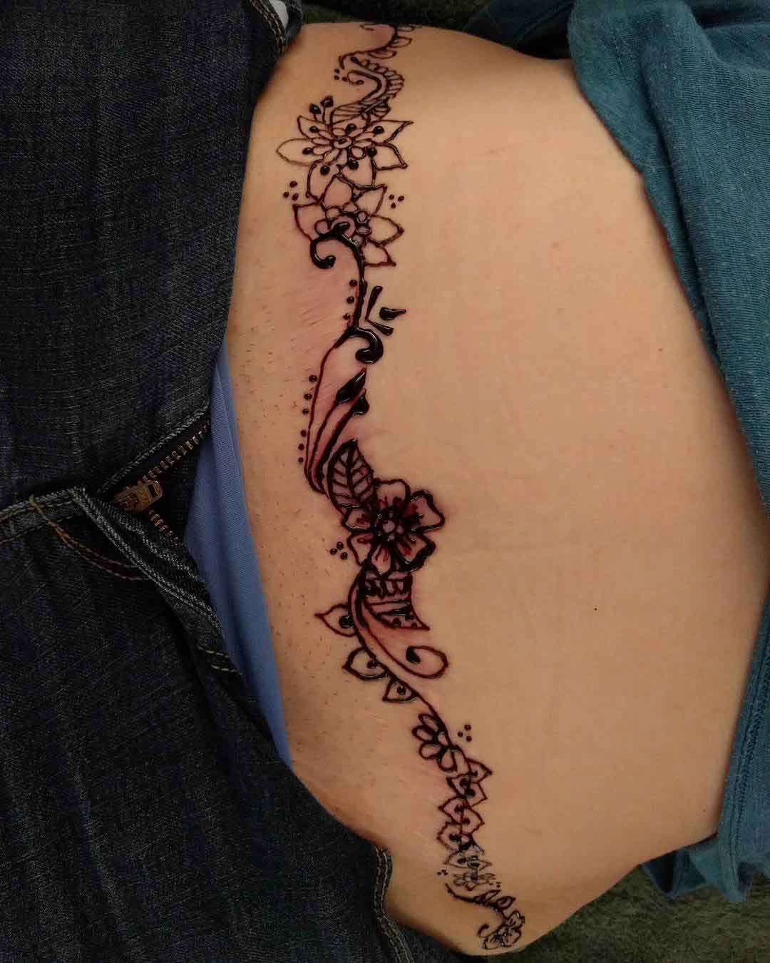 Henna Tummy Tuck Tattoo 4