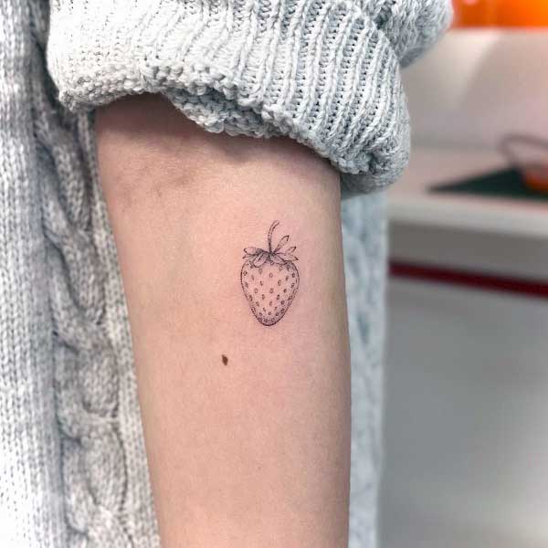 strawberry-tattoo-black-and-white-1