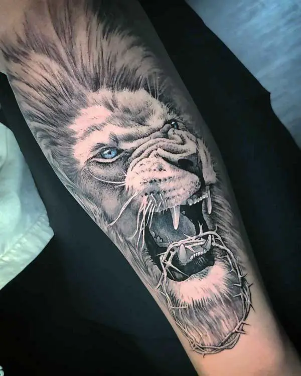 lion-with-thorn-crown-tattoo-1