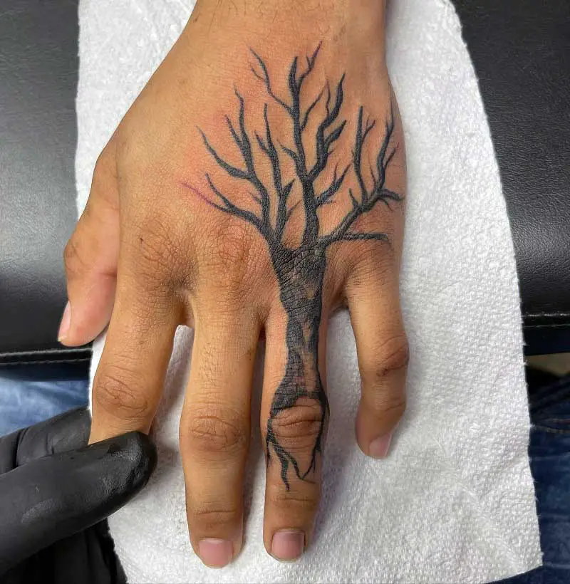 pine-tree-finger-tattoo--2