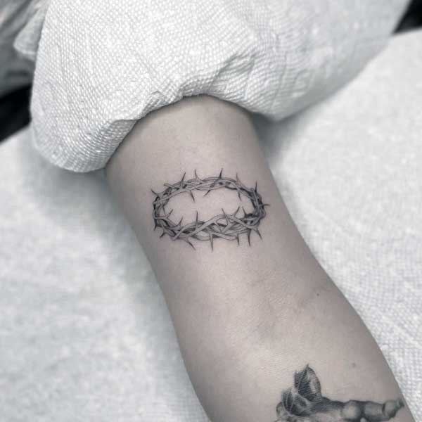 small-crown-of-thorns-tattoo-2